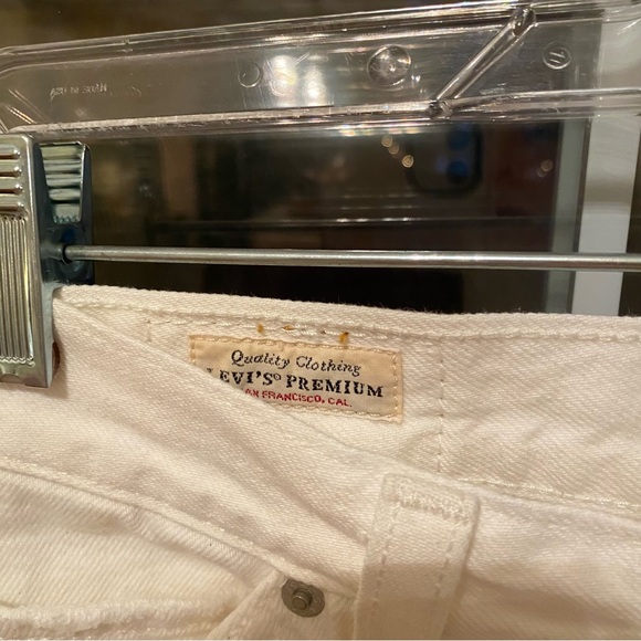 Levi's women’s Off-White Dad Utility loose fit Jeans - Picture 8 of 9